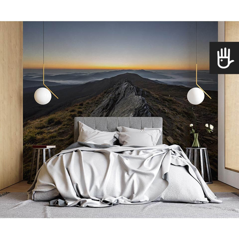 nowoczesna sypialnia w stylu naturalnym z fototapetą Na bieszczadzkim szlaku na ścianie za łóżkiem