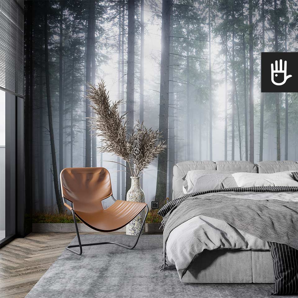 wnętrze sypialni w stylu boho w szarościach z fototapetą tajemniczy mglisty las