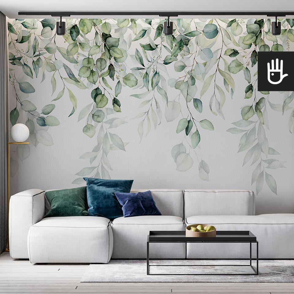 Fototapeta girlanda zieleni w zielonym kolorze na białym tle na ścianie nowoczesnego salonu z białą kanapą.