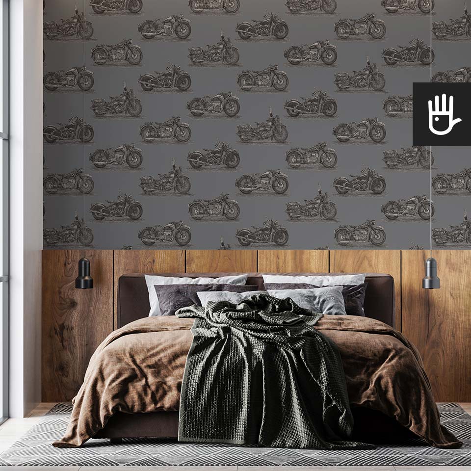 Naturalna męska sypialnia w stylu vintage z dekoracją ścienną, którą jest drewniana lamperia i tapeta stare motocykle - ołów