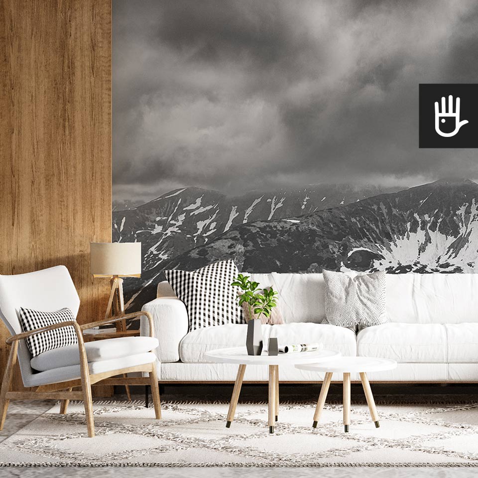Przytulny salon w domku w górach z dekoracją ścienną, którą jest fototapeta Śnieg w Tatrach