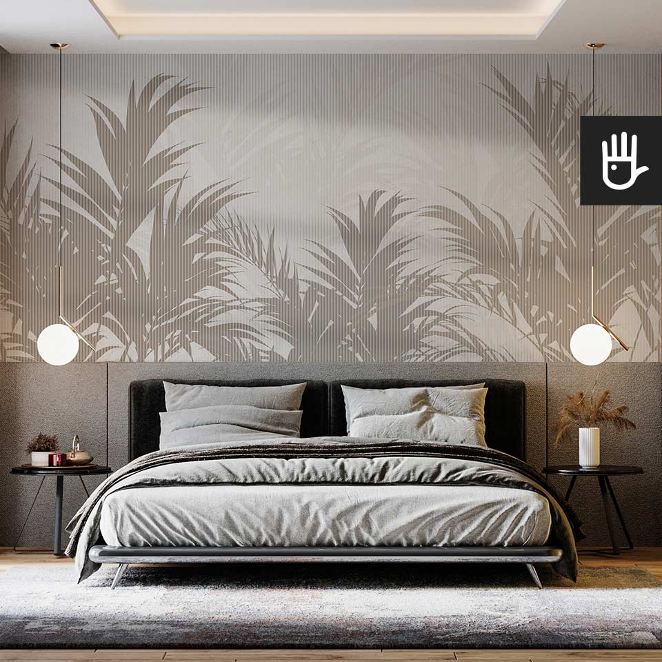 Tropikalne liście palmowe na fototapecie "Letnie cienie" w kolorze beżowym i szarym jako dekoracja ściany za łóżkiem w nowoczesnej sypialni w męskimstylu