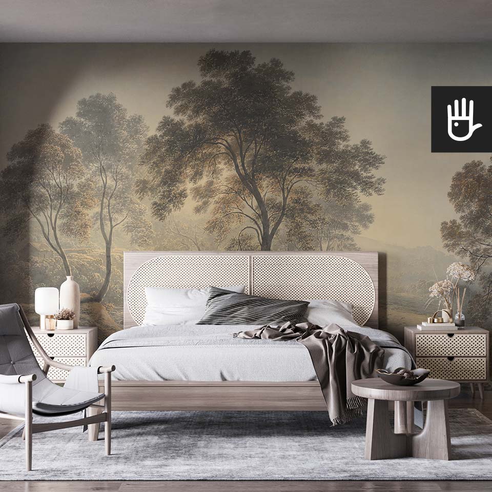 Fototapeta Szkocki krajobraz na ścianie za łózkiem w nastrojowej sypialni z elementami drewna i wikliny.