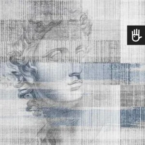 Fototapeta Apollo w błękicie z narysowaną twarzą posągu rzymskiego boga na tle ściany z dywanowym deseniem w chłodnych kolorach w odcieniach granatu i szarości.