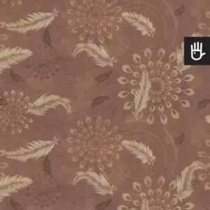 Tapeta Brązowe Boho utrzymana w ciepłym odcieniu brązu z delikatnymi piórkami i geometrycznymi wzorami przypominającymi mandale.