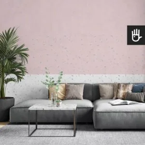Nowoczesny salon z dużą szarą kanapą i stolikiem z imitacji kamienia na tle fototapety lody truskawkowe