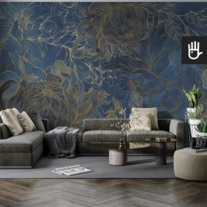 Przytulny salon z szarą kanapą i dekoracyjnymi stolikami kawowymi na tle wyrazistej fototapety Kwiaty Artemidy