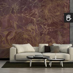 Słoneczny salon z beżową kanapą i dekoracyjnymi stolikami kawowymi ozdobiony kwiatową fototapetą w odcieniach różu