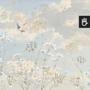 Fototapeta Niebiańska łąka z polnymi kwiatami na tle delikatnych chmur z pięknymi jaskółkami