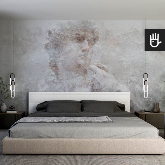 Fototapeta Dawid na ścianie za łóżkiem kontynentalnym w nowoczesnym, minimalistycznym stylu z futurystycznymi lampami, z elementami w naturalnych zgaszonych kolorach ziemi, beżu i szarości.