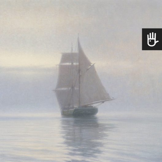 fototapeta Spokojna symfonia szarości z żaglowcem na morzu w stylu marynistycznym