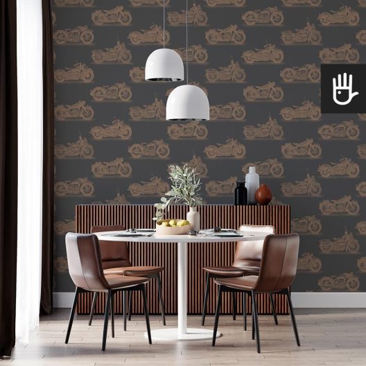 Jadalnia w stylu PRL z skórzanymi krzesłami na tle tapety stare motocykle