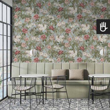 Wnętrze industrialnej restauracji w stylu loft z tapetą Wieczorne rosarium z motywem kwiatowym